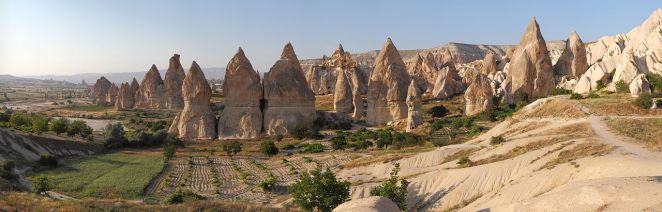 1280px-Cappadocia_Chimneys_Wikimedia_Commons